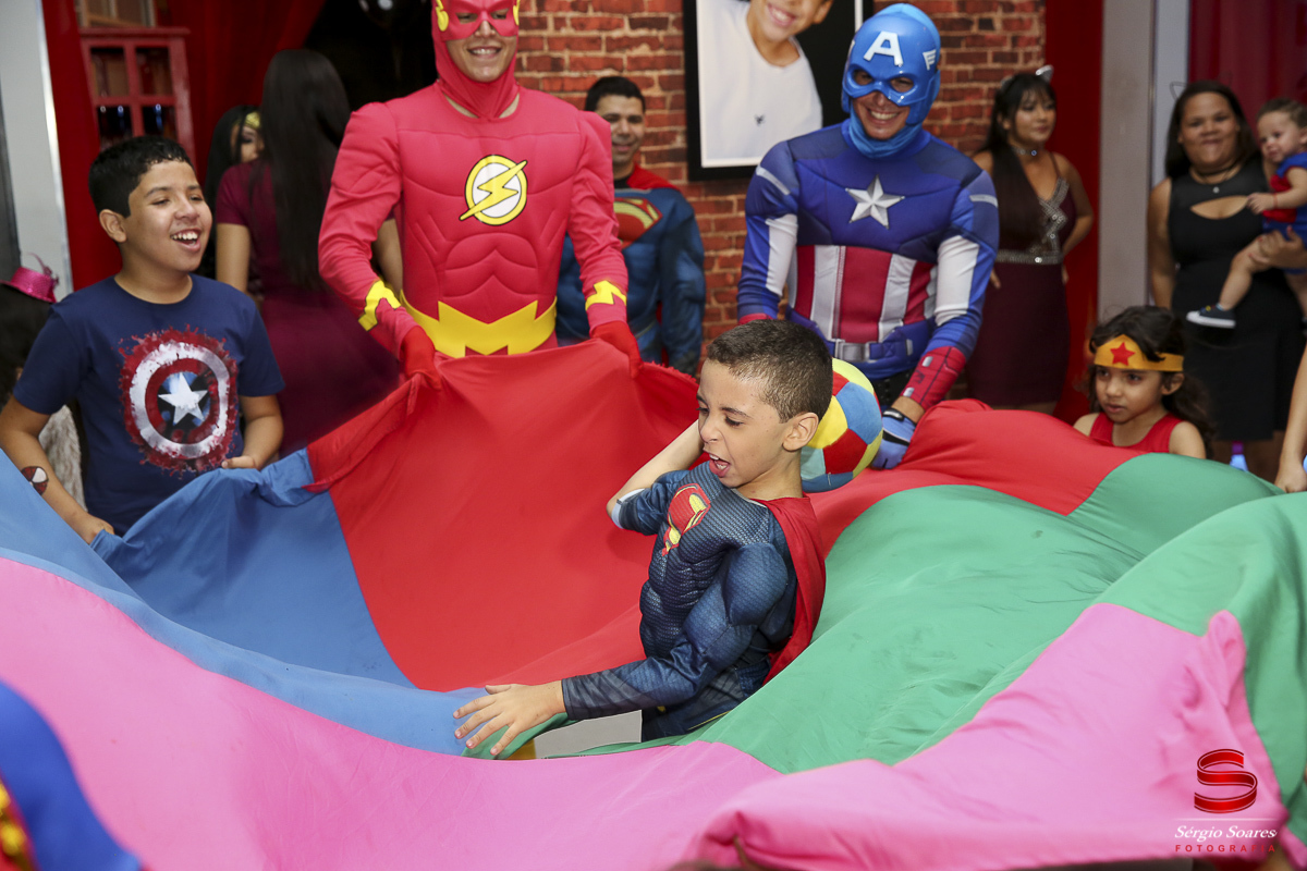 fotografia-fotografo-fotos-cuiaba-mt-sergio-soares-aniversario-marvel-dc-liga-da-justica-batman-homem-aranha-super-homem-flash-vingadores-aniversario-enzo-alpha-kids