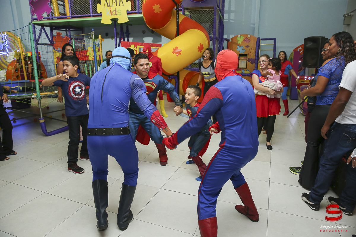 fotografia-fotografo-fotos-cuiaba-mt-sergio-soares-aniversario-marvel-dc-liga-da-justica-batman-homem-aranha-super-homem-flash-vingadores-aniversario-enzo-alpha-kids