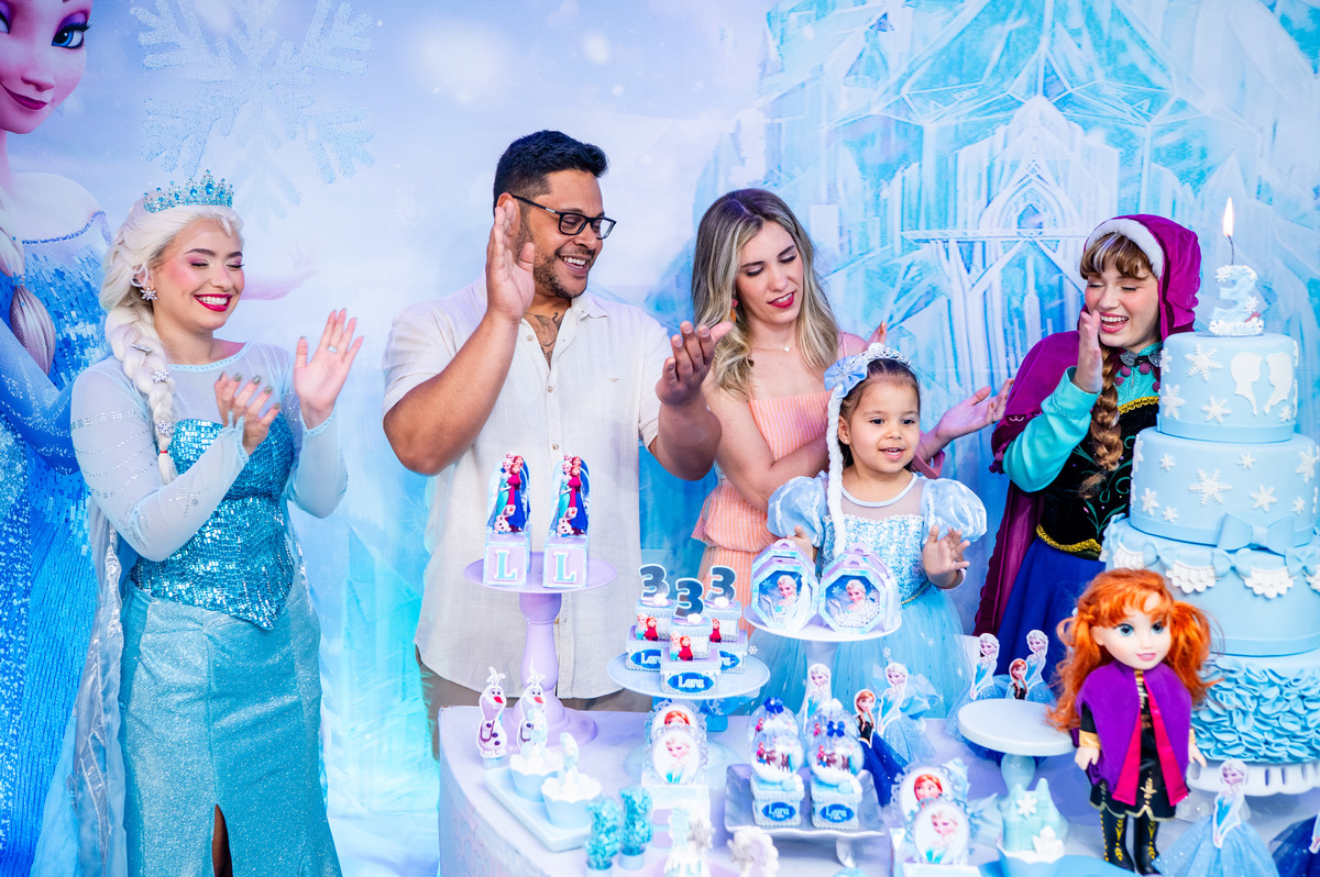 Família no momento do parabéns no Recreio RJ