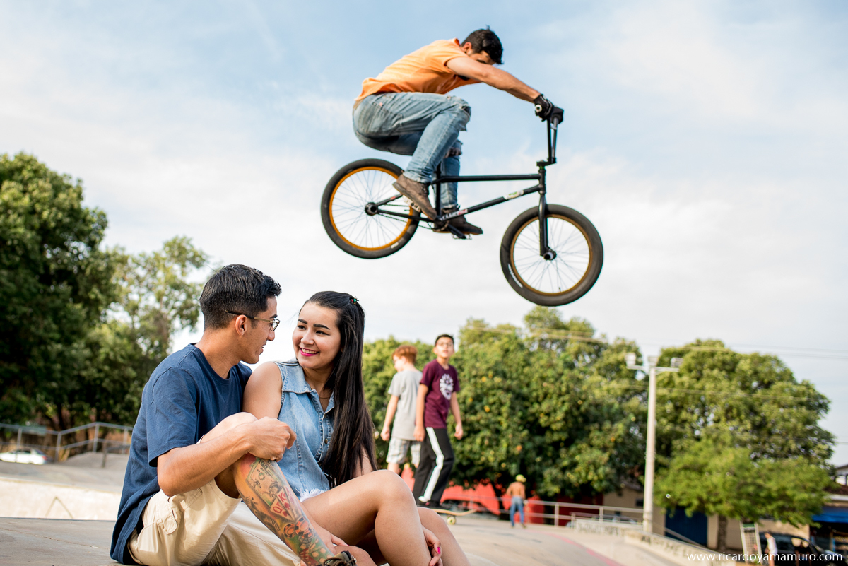 ensaio-fotografico-pista-skate-casal-namorando