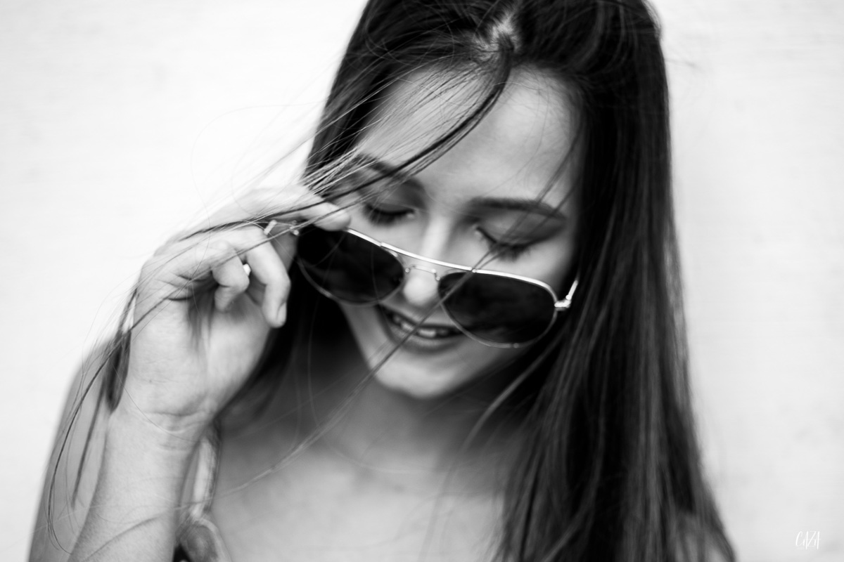 Fotografia ensaio 15 anos ao ar livre preto e branco