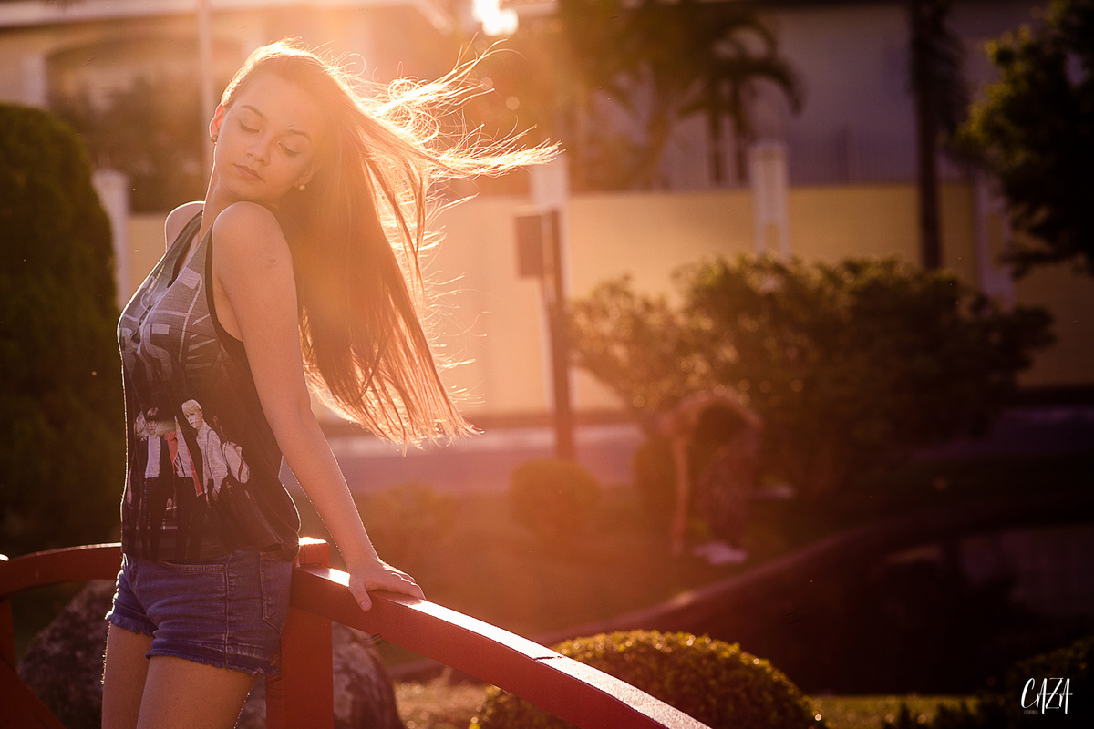 Fotografia ensaio 15 anos ao ar livre fim de tarde