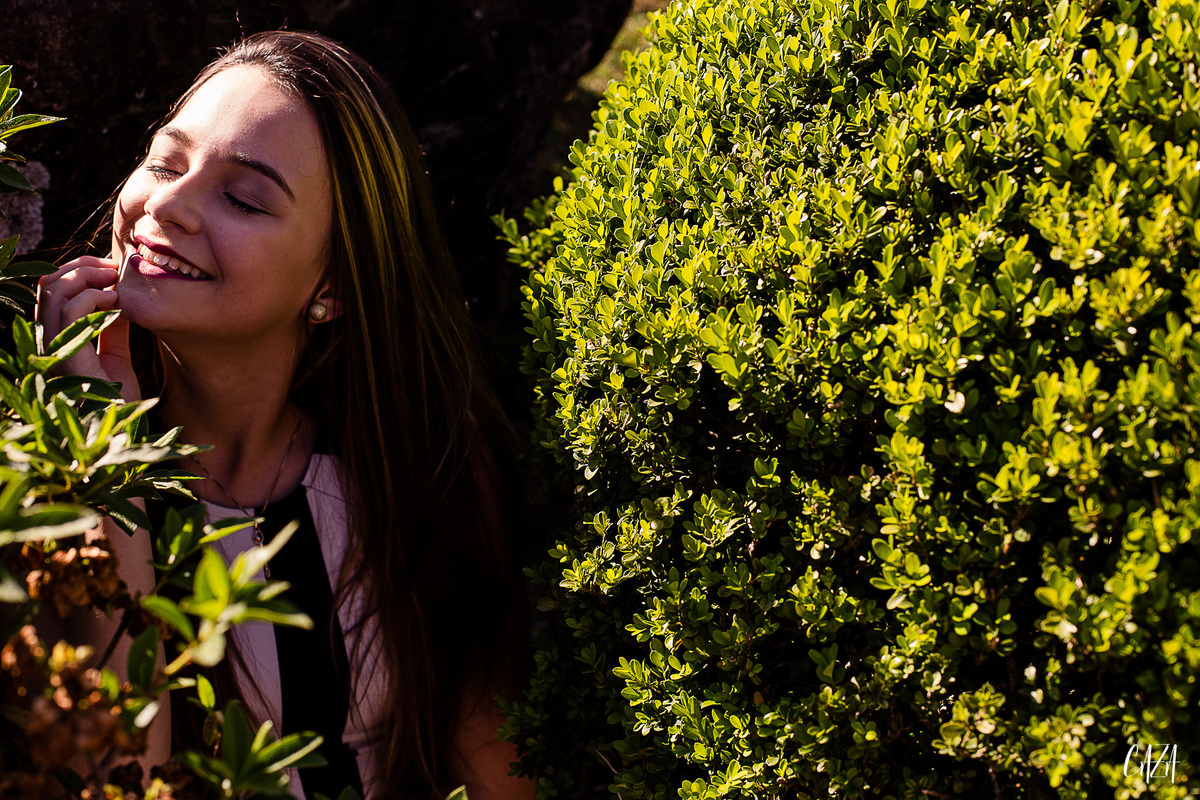 Fotografia ensaio 15 anos ao ar livre fim de tarde