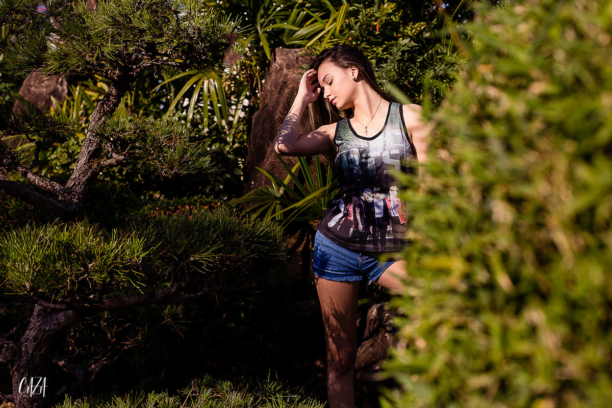 Fotografia ensaio 15 anos ao ar livre fim de tarde