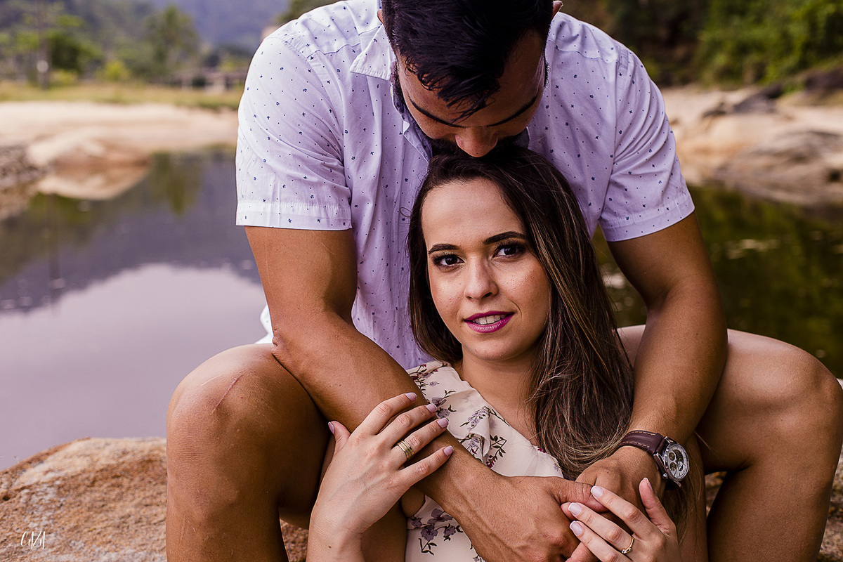 Fotografia ensaio pré casamento noivo e noiva praia Cocanha litoral norte Caraguatatuba 