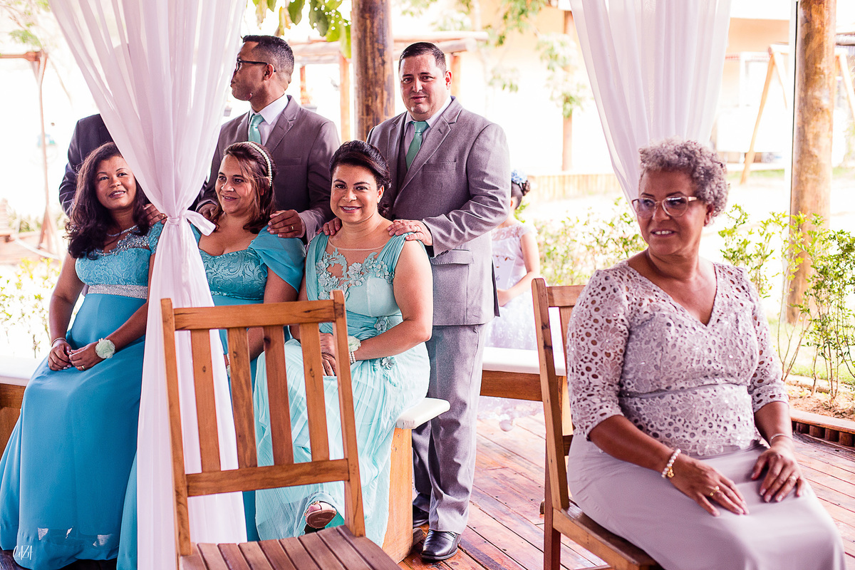 Fotografia de casamento cerimônia mãe da noiva , padrinhos e madrinhas