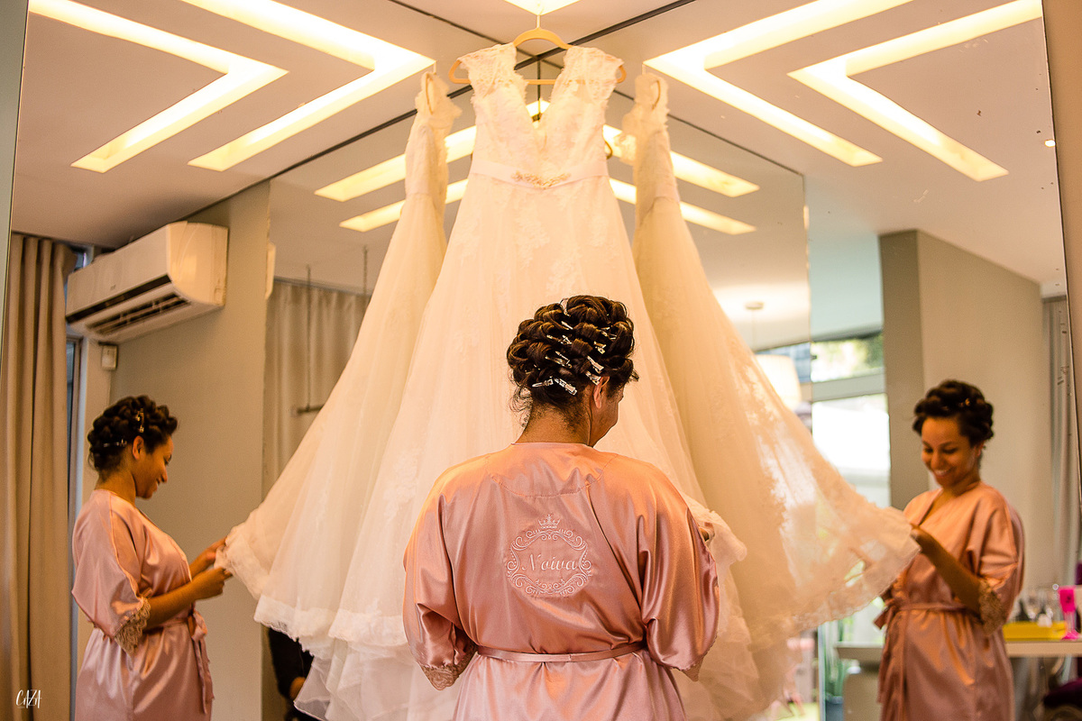 Fotografia de casamento dia da noiva vestido