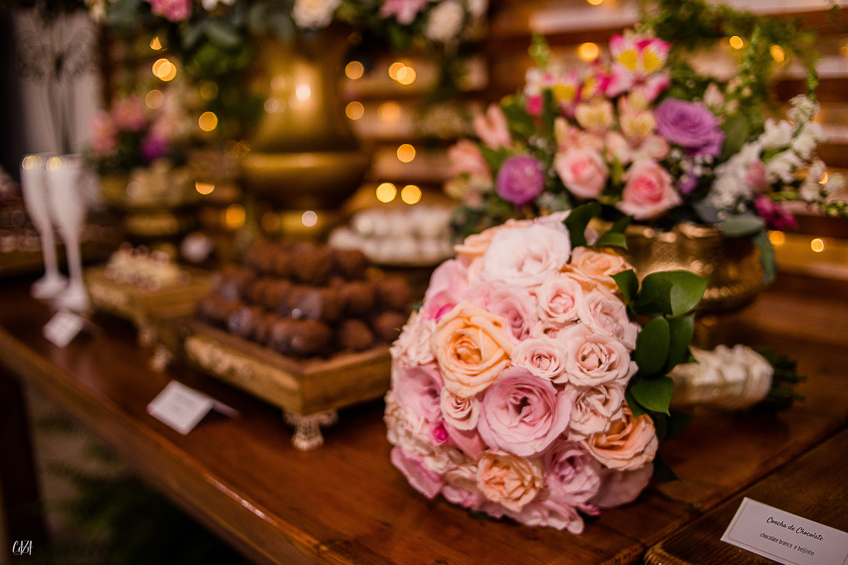 Fotografia de casamento recepção mesa de doces, bolo e decoração