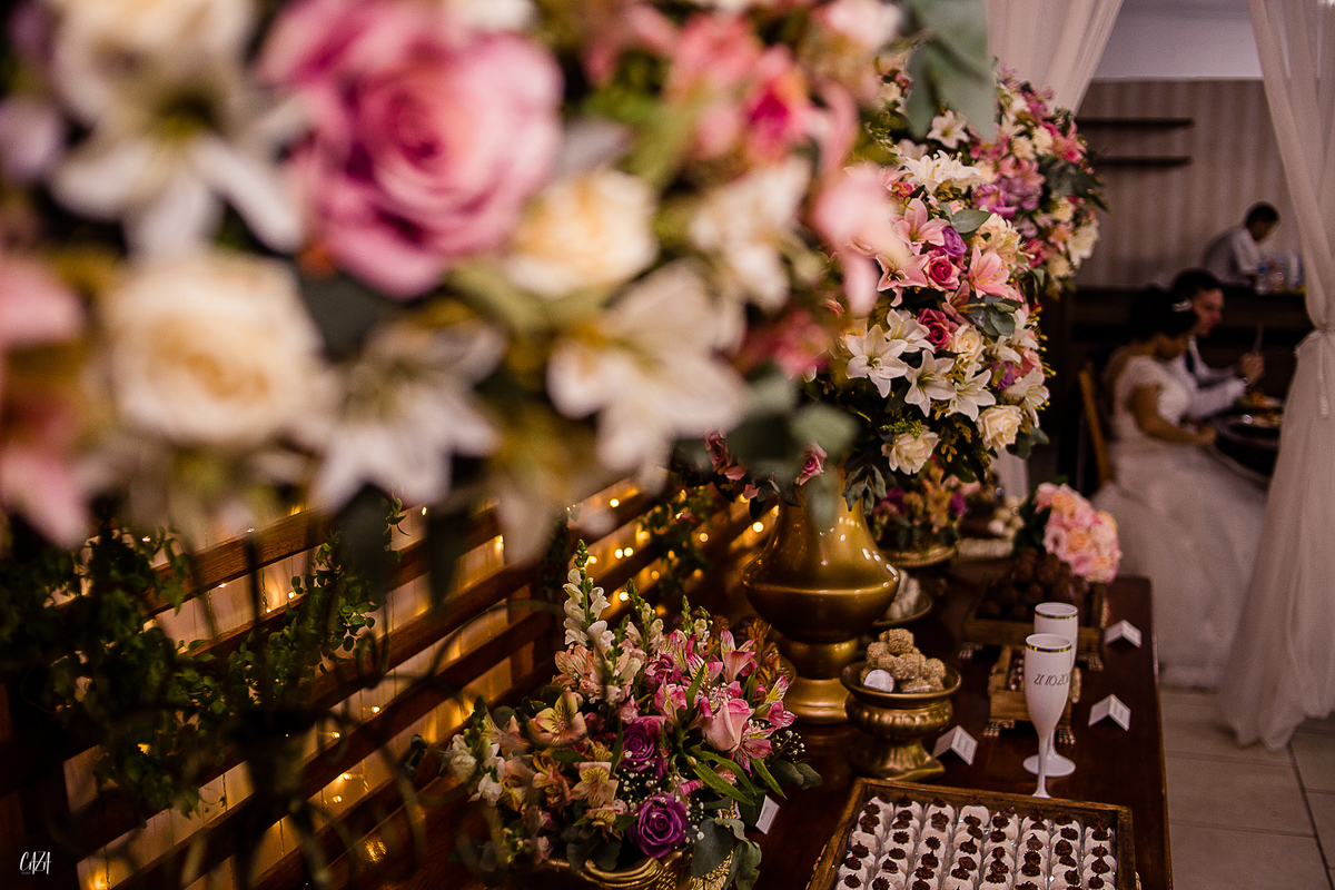 Fotografia de casamento recepção mesa de doces, bolo e decoração