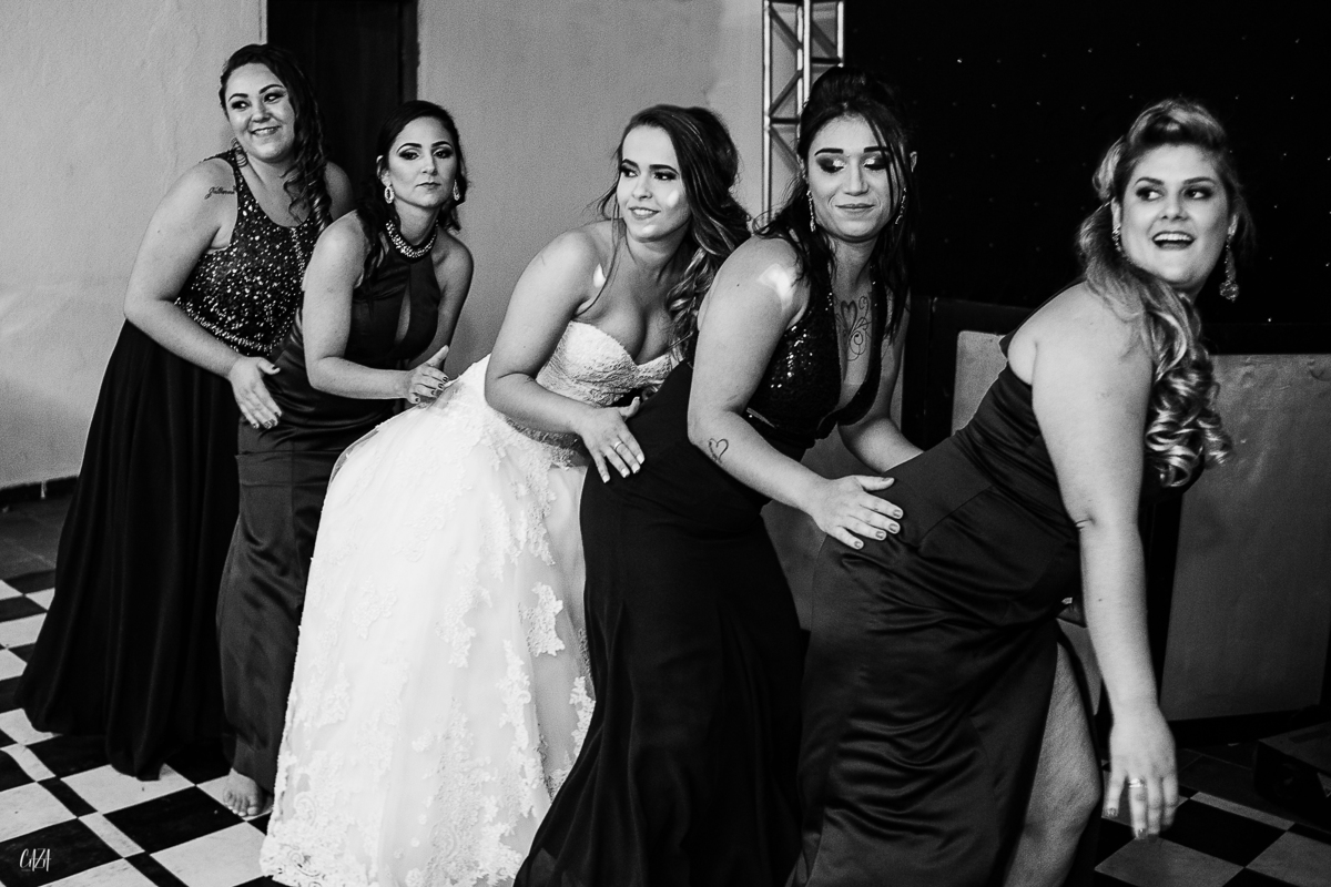 Fotografia de casamento recepção dança noiva e madrinhas