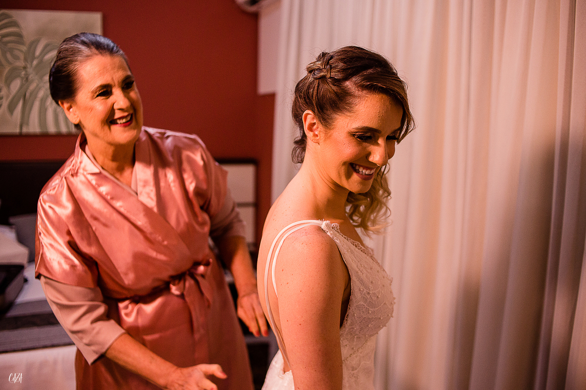 Fotografia de casamento dia da noiva com a mãe