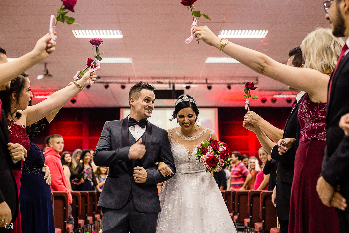 Fotografia de casamento cerimônia saída do noivo e noiva