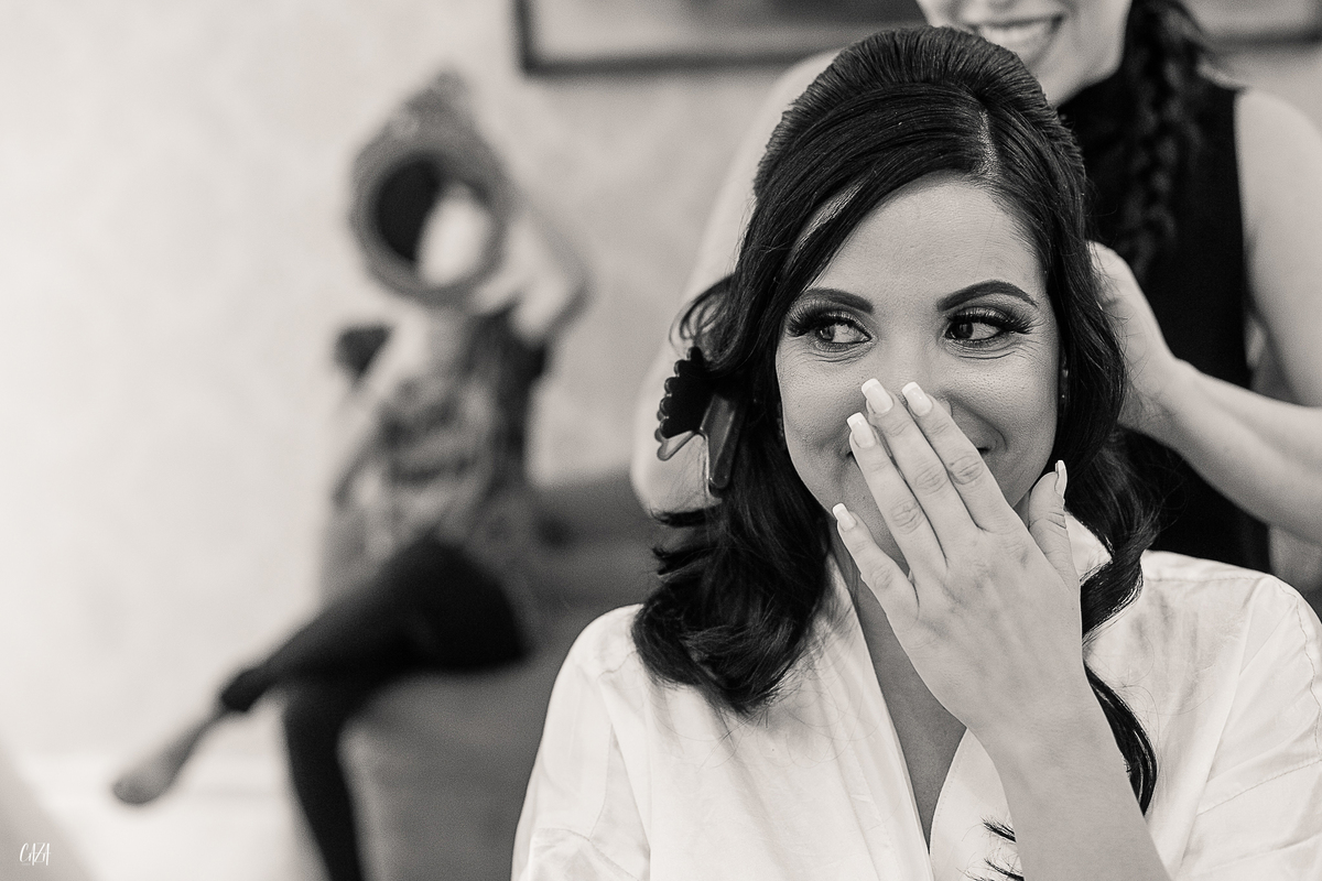 Fotografia de casamento dia da noiva e maquiagem e filha da noiva