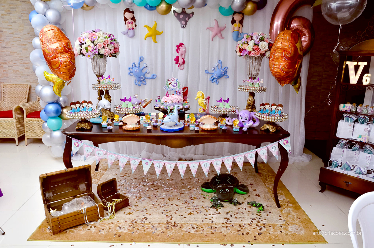 mesa do bolo e doces