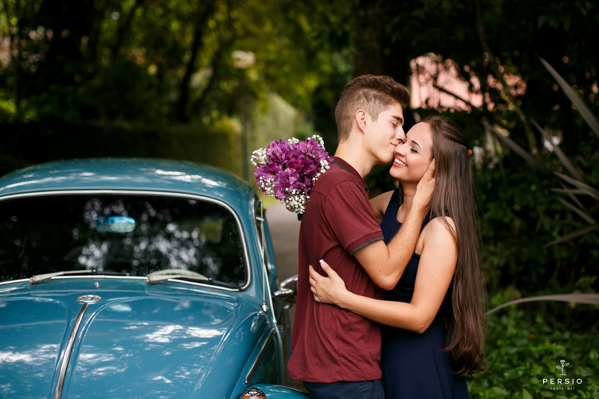 ensaio de casal na unilivre com fusca azul