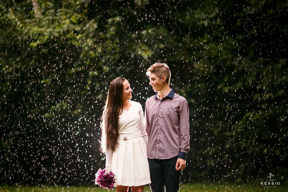 ensaio de casal na chuva em curitiba unilivre