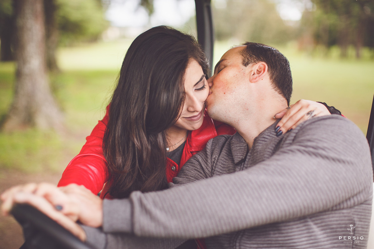 ensaio pre wedding de casal clube curitibanos sede golfe em curitiba parana por raphaela persio fotografa de casamentos e ensaios casal apaixonado