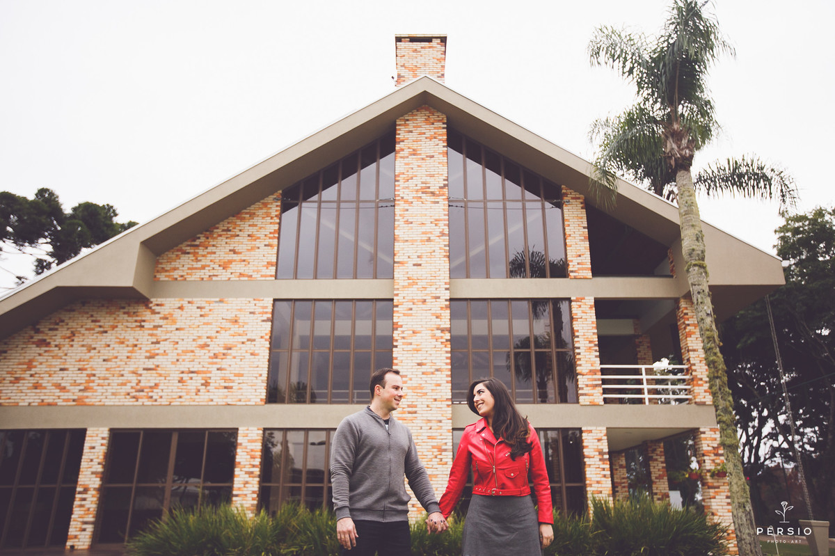 ensaio pre wedding de casal clube curitibanos sede golfe em curitiba parana por raphaela persio fotografa de casamentos e ensaios casal apaixonado