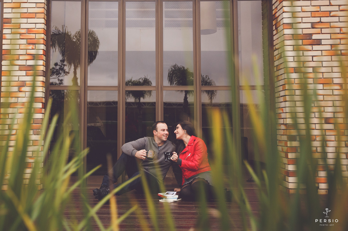 ensaio pre wedding de casal clube curitibanos sede golfe em curitiba parana por raphaela persio fotografa de casamentos e ensaios casal apaixonado