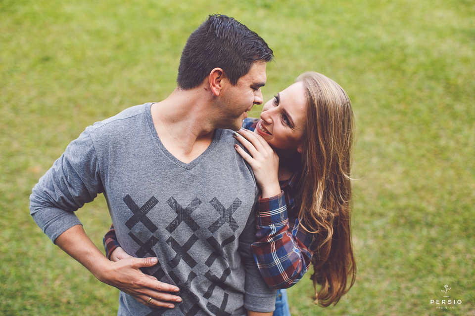ensaio pre wedding de casal no memorial ucraniano em curitiba parana por raphaela persio fotografa de casamentos e ensaios de casal