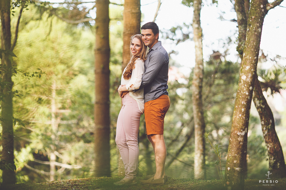 ensaio pre wedding de casal no memorial ucraniano em curitiba parana por raphaela persio fotografa de casamentos e ensaios de casal