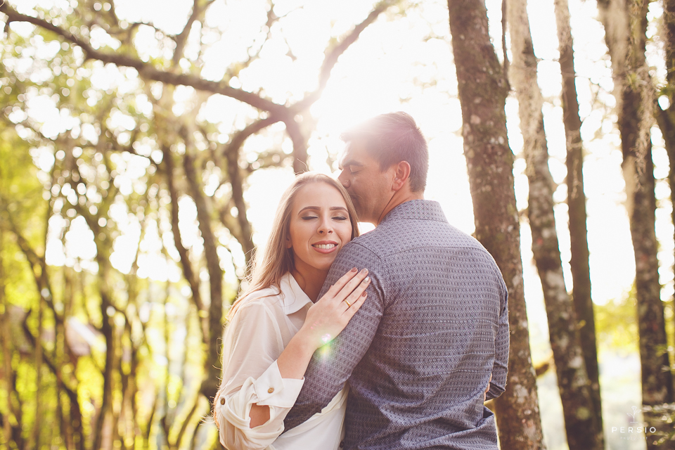 ensaio pre wedding de casal no memorial ucraniano em curitiba parana por raphaela persio fotografa de casamentos e ensaios de casal
