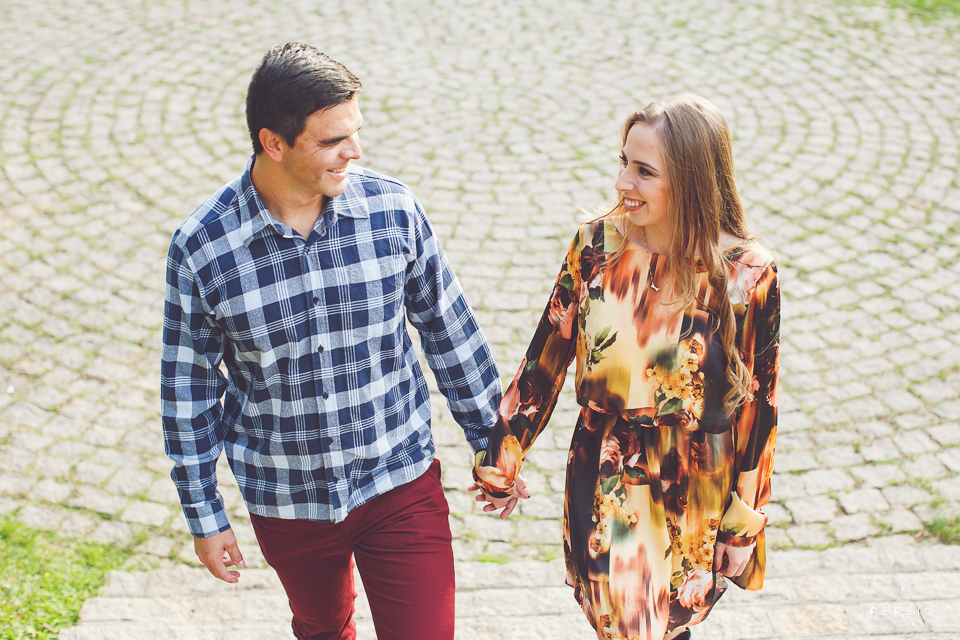 ensaio pre wedding de casal no memorial ucraniano em curitiba parana por raphaela persio fotografa de casamentos e ensaios de casal