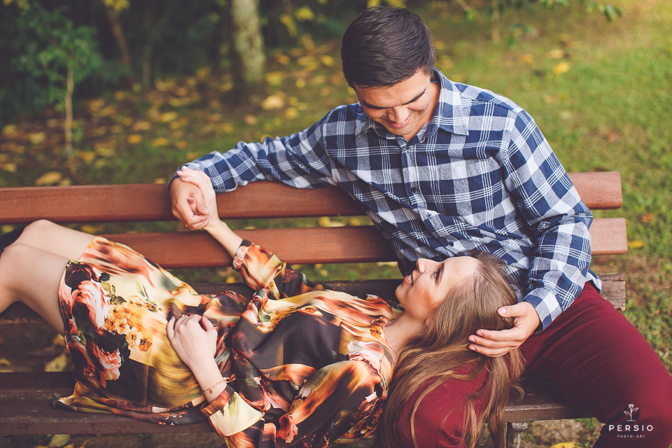 ensaio pre wedding de casal no memorial ucraniano em curitiba parana por raphaela persio fotografa de casamentos e ensaios de casal