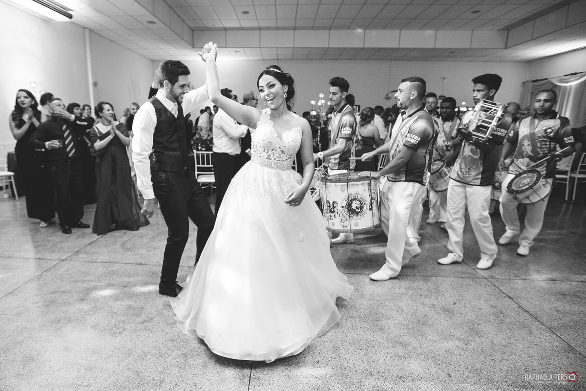casamento calu recepcoes, casamento catedral sao jose dos pinhais, noiva maison valentina, melhor fotografo de curitiba, mocidade azul casamento, escola de samba casamento curitiba