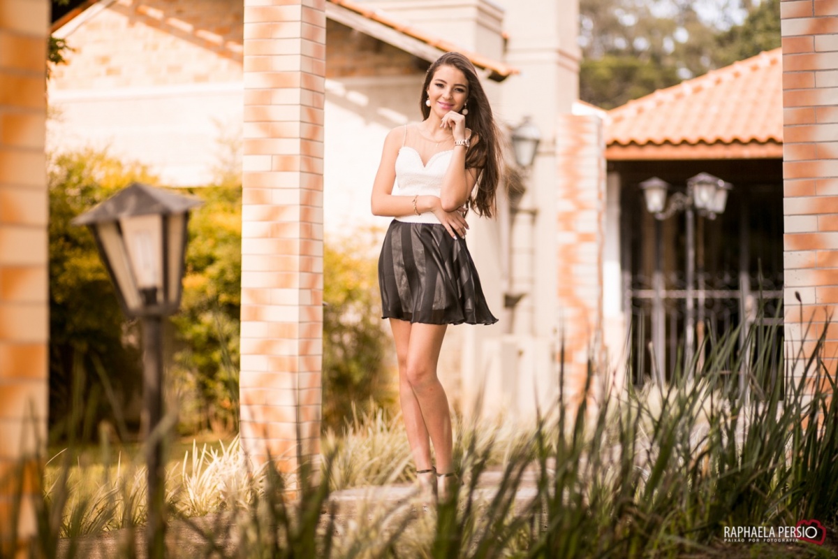 ensaio de 15 anos debutante linda com cavalo no haras fortaleza em são jose dos pinhais pela fotografa raphaela persio