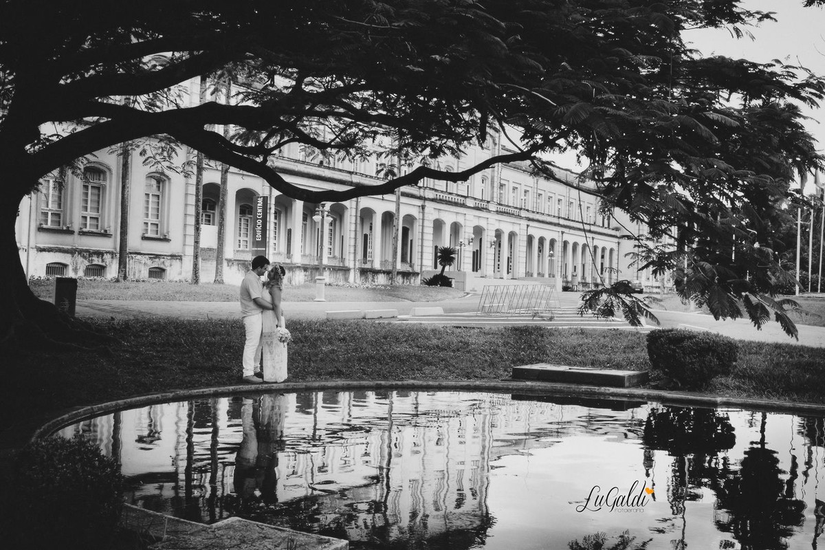 Fotos tiradas por Lu Galdi Fotografia , na cidade de Piracicaba /SP , em  pré wedding do casal Michelli e Lucius , na Esalq , Escola Superior de Agricultura Luiz de Queiroz da Universidade de São Paulo