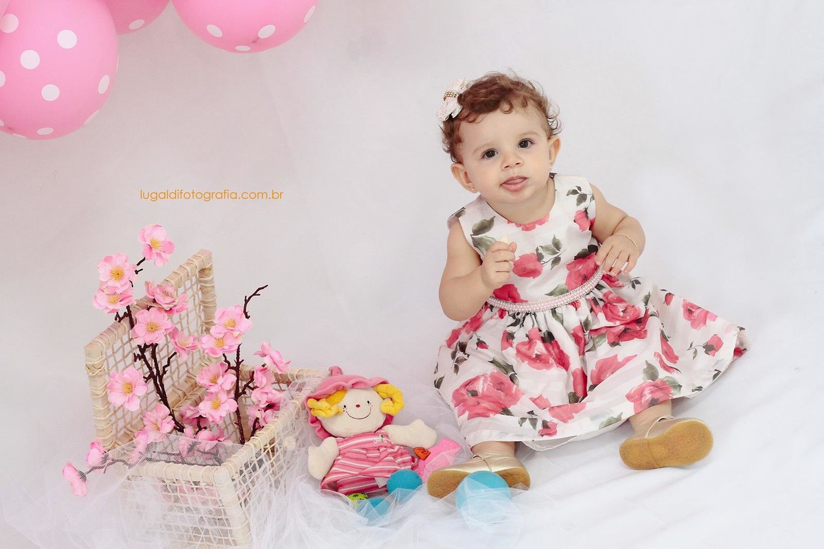 Fotos tiradas por Lu Galdi Fotografia , na cidade de Piracicaba , registrando o Smash The Cake da pequena Thaína !