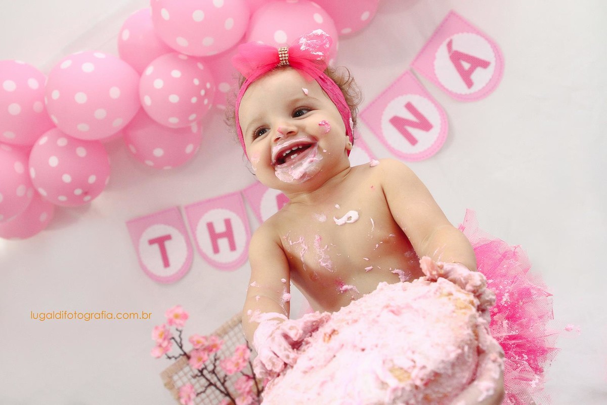 Fotos tiradas por Lu Galdi Fotografia , na cidade de Piracicaba , registrando o Smash The Cake da pequena Thaína !