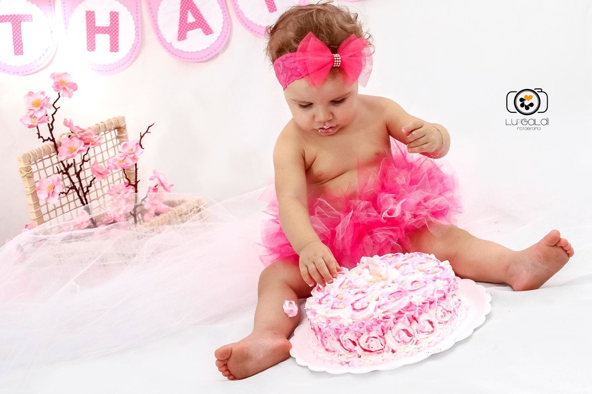 Fotos tiradas por Lu Galdi Fotografia , na cidade de Piracicaba , registrando o Smash The Cake da pequena Thaína !