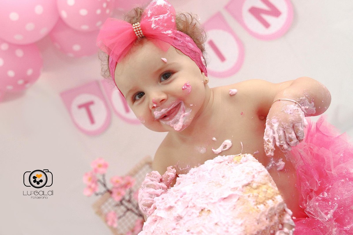 Fotos tiradas por Lu Galdi Fotografia , na cidade de Piracicaba , registrando o Smash The Cake da pequena Thaína !