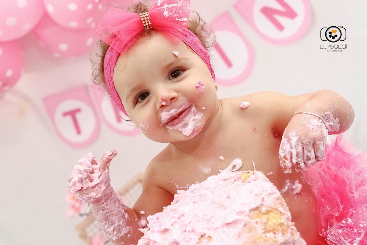 Fotos tiradas por Lu Galdi Fotografia , na cidade de Piracicaba , registrando o Smash The Cake da pequena Thaína !