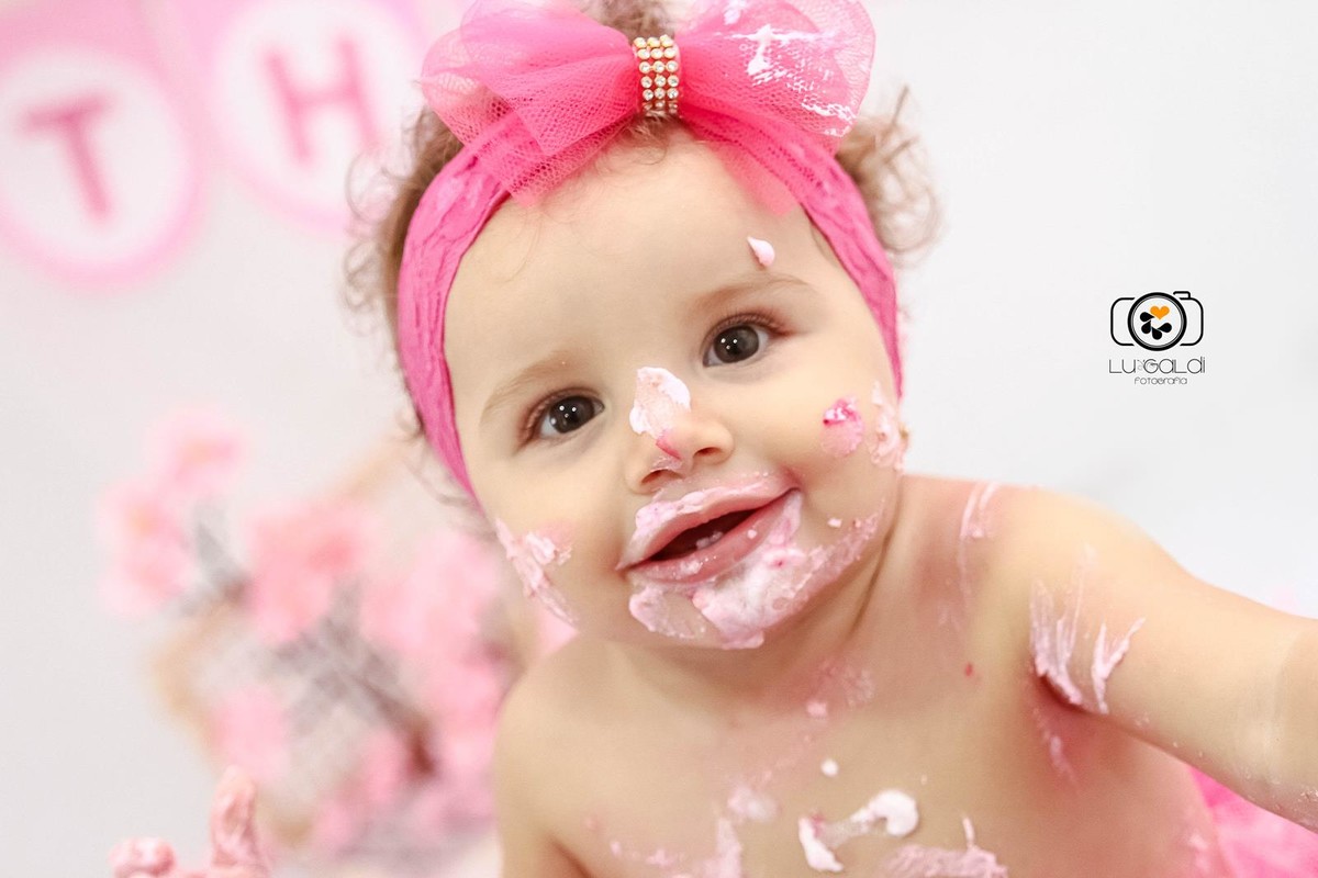 Fotos tiradas por Lu Galdi Fotografia , na cidade de Piracicaba , registrando o Smash The Cake da pequena Thaína !