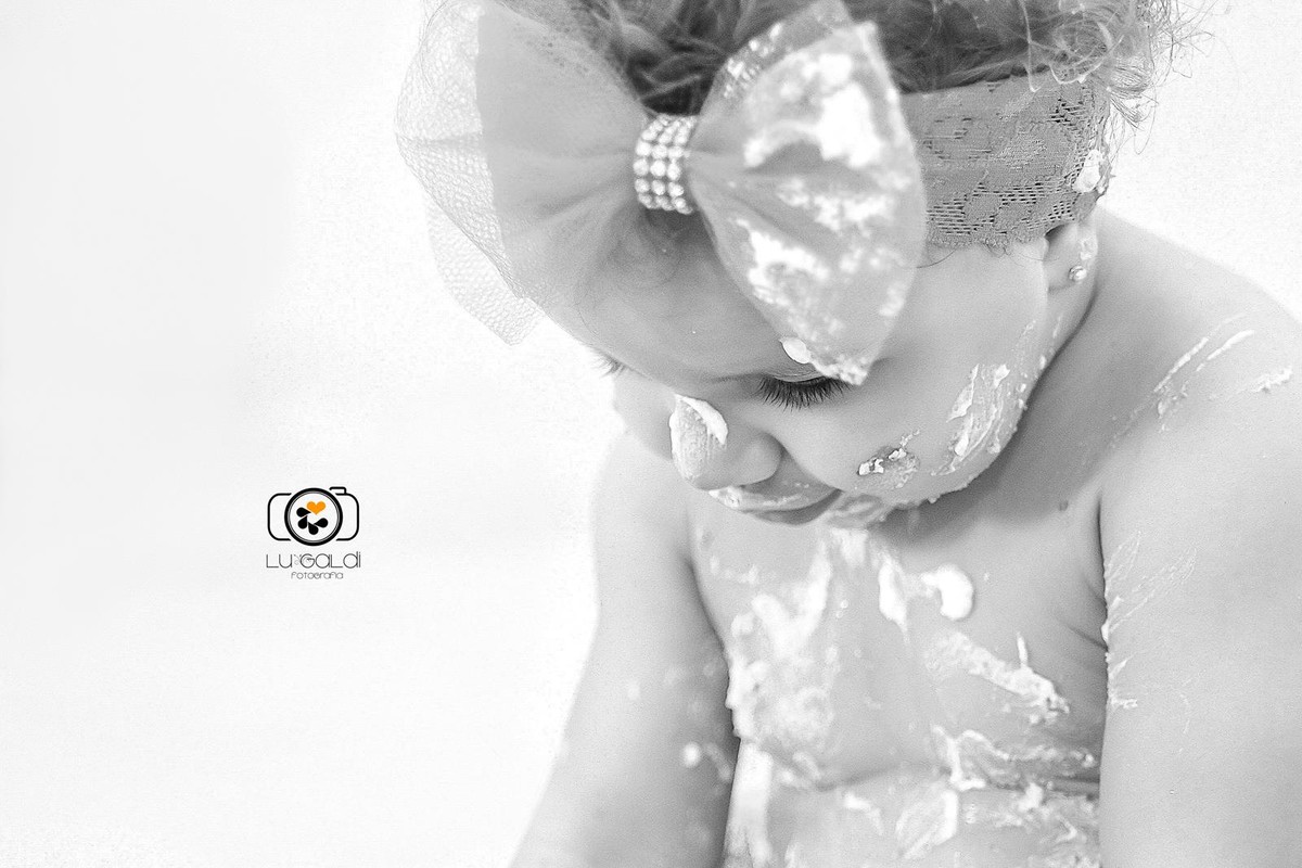 Fotos tiradas por Lu Galdi Fotografia , na cidade de Piracicaba , registrando o Smash The Cake da pequena Thaína !