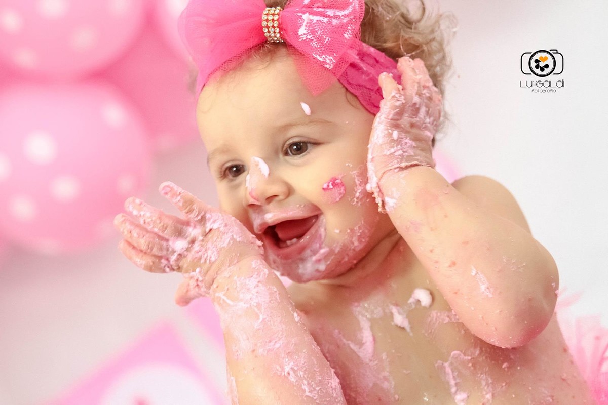 Fotos tiradas por Lu Galdi Fotografia , na cidade de Piracicaba , registrando o Smash The Cake da pequena Thaína !