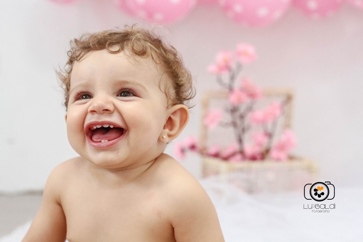 Fotos tiradas por Lu Galdi Fotografia , na cidade de Piracicaba , registrando o Smash The Cake da pequena Thaína !