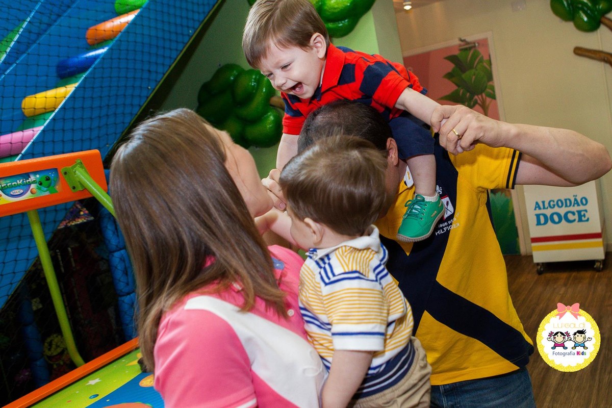 Fotos tiradas por Lu Galdi Fotografia , na cidade de Piracicaba , em Aniversario de Primeiro Aninho de Gustavo e Rafael !