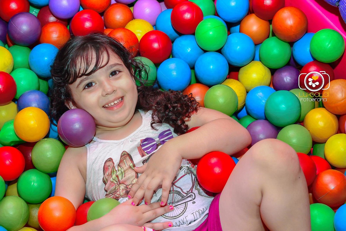 Fotos tiradas por Lu Galdi Fotografia , na cidade de Piracicaba/SP , em Buffet Vila da Criança , registrando  5 aninhos da Lívia !