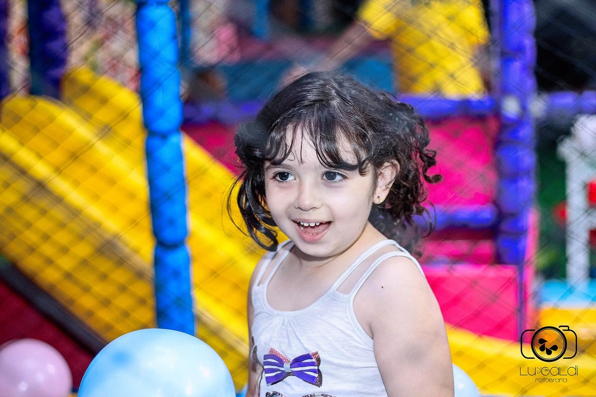 Fotos tiradas por Lu Galdi Fotografia , na cidade de Piracicaba/SP , em Buffet Vila da Criança , registrando  5 aninhos da Lívia !