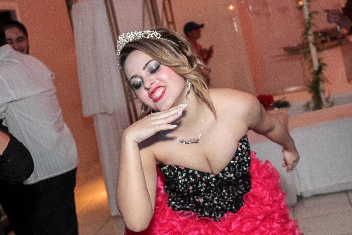 Fotos tiradas por Lu Galdi Fotografia , registrando os 15 anos de Ana Julia Andreolli , na cidade de Piracicaba/SP , no Buffet Celebrare .