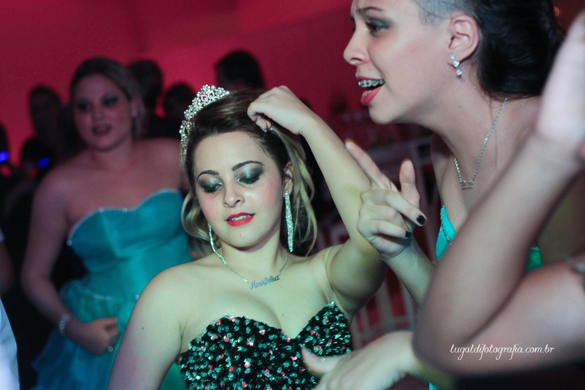 Fotos tiradas por Lu Galdi Fotografia , registrando os 15 anos de Ana Julia Andreolli , na cidade de Piracicaba/SP , no Buffet Celebrare .