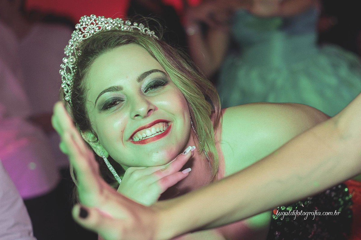 Fotos tiradas por Lu Galdi Fotografia , registrando os 15 anos de Ana Julia Andreolli , na cidade de Piracicaba/SP , no Buffet Celebrare .