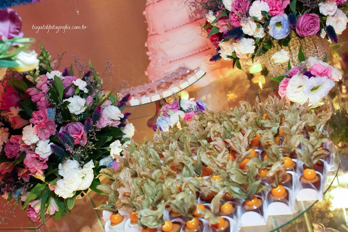 Fotos tiradas por Lu Galdi Fotografia , registrando os 15 anos de Ana Julia Andreolli , na cidade de Piracicaba/SP , no Buffet Celebrare .