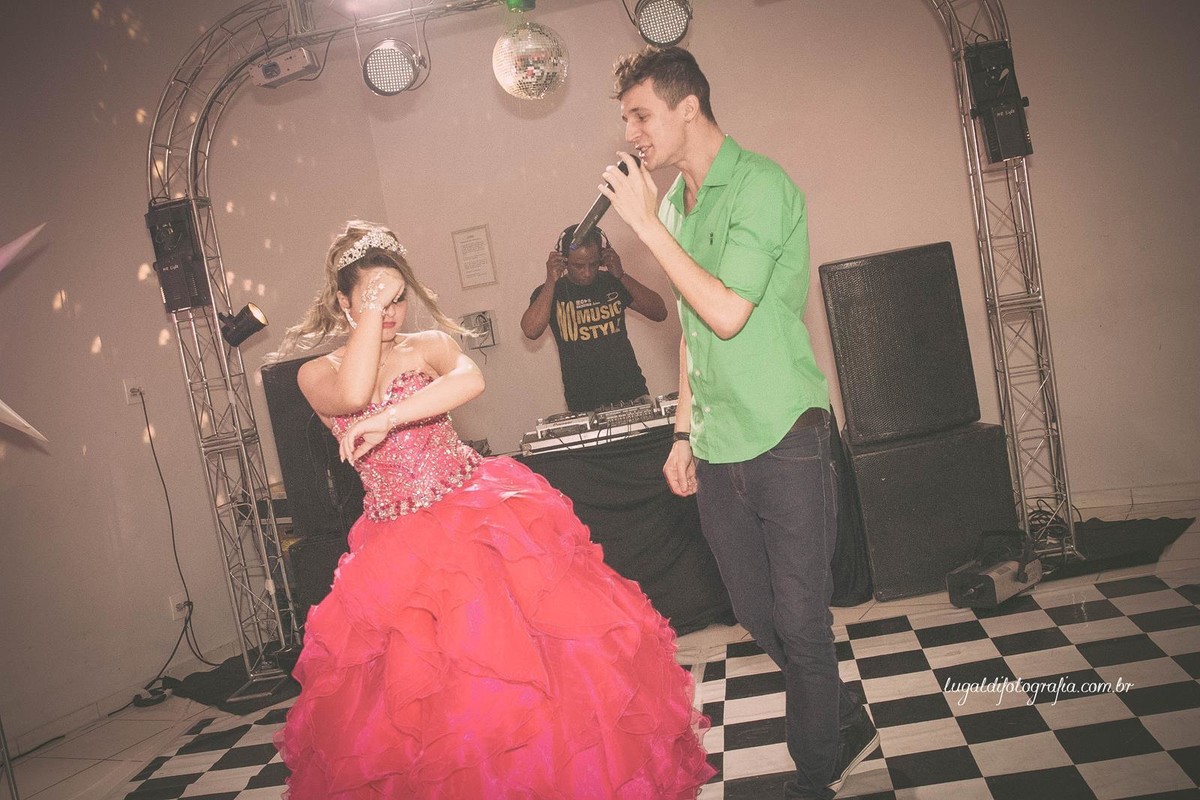 Fotos tiradas por Lu Galdi Fotografia , registrando os 15 anos de Ana Julia Andreolli , na cidade de Piracicaba/SP , no Buffet Celebrare .