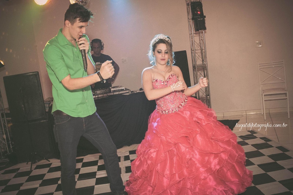 Fotos tiradas por Lu Galdi Fotografia , registrando os 15 anos de Ana Julia Andreolli , na cidade de Piracicaba/SP , no Buffet Celebrare .