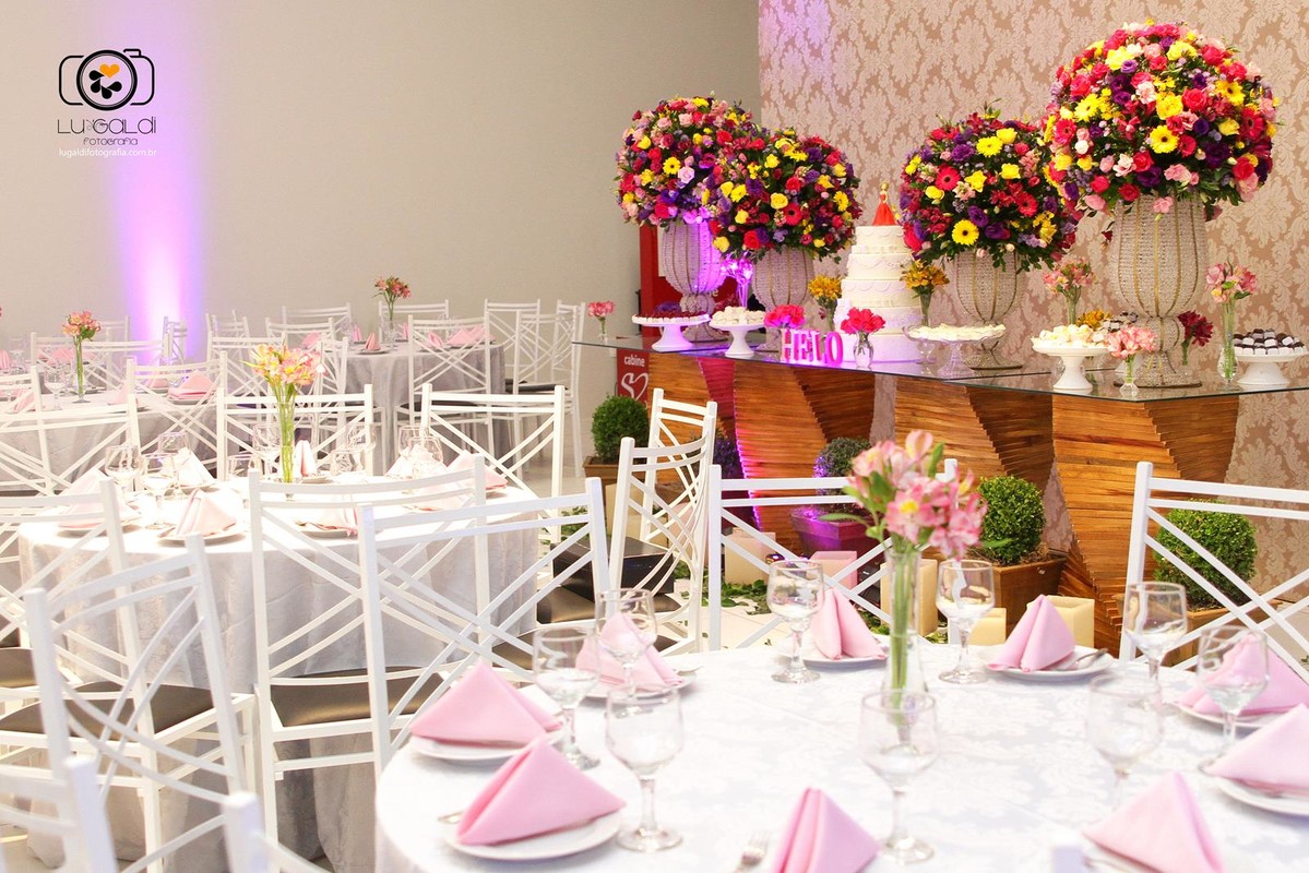 Fotos tiradas por Lu Galdi Fotografia , registrando o dia especial de Heloisa Nicoletti , 15 anos , debutante , na cidade de Piracicaba/SP , no Espaço  Portal Festas e Eventos , com Buffet D'or , decoração Gisele Delamutta